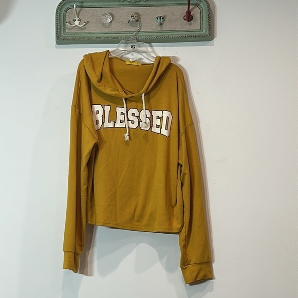 Women’s hooded golden yellow Blessed graphic crop top sweatshirt plus size 1X - Picture 4 of 8
